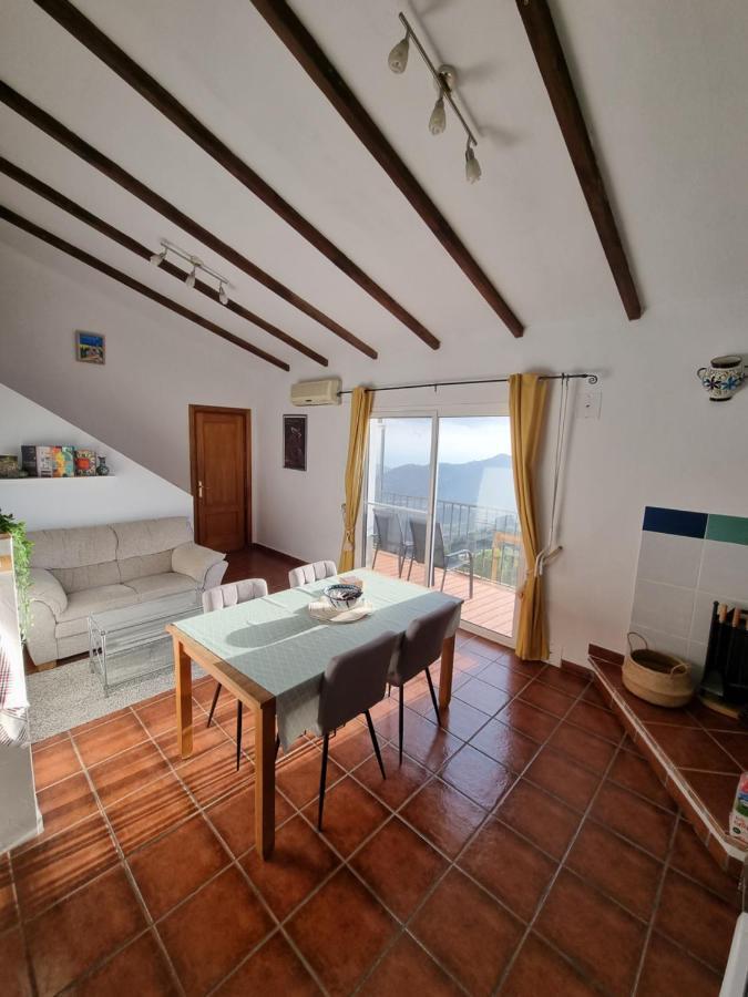 Lovely 2 Bed Apartment With Stunning Views & Pool Cómpeta Zewnętrze zdjęcie