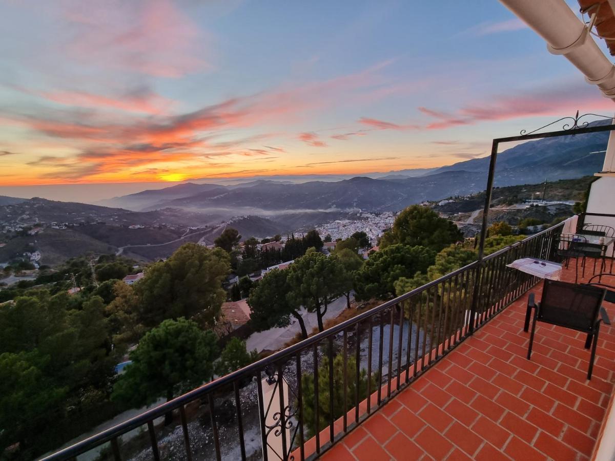 Lovely 2 Bed Apartment With Stunning Views & Pool Cómpeta Zewnętrze zdjęcie