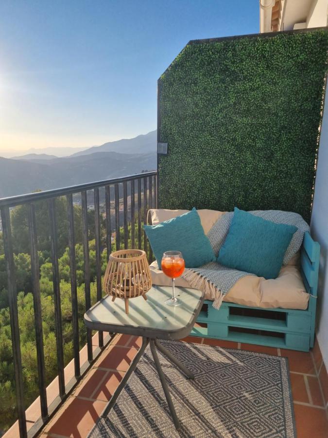 Lovely 2 Bed Apartment With Stunning Views & Pool Cómpeta Zewnętrze zdjęcie